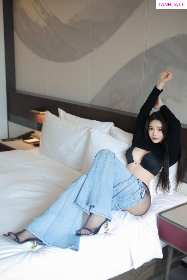   [XiuRen]高清写真图 2024.12.06 No.9555 Candy糖糖 新人美腿第22张图片